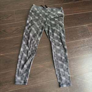 Athleta Salutation Tie Dye 7/8 Leggings in Powervita Yoga Activewear